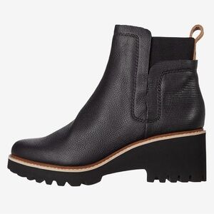 Dolce Vita womens Black Leather Chelsea Lug Ankle Boots with Tan Pull Tab